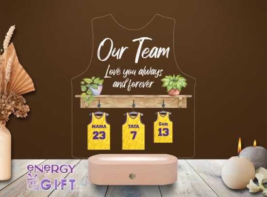 Lampă LED 3D personalizată prin printare – design „Our Team” cu tricouri și nume