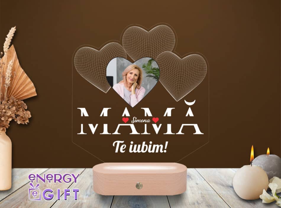Lampă LED 3D personalizată cu mesaj „Mama, te iubim”, gravată pe bază din lemn – cadou personalizat pentru mamă