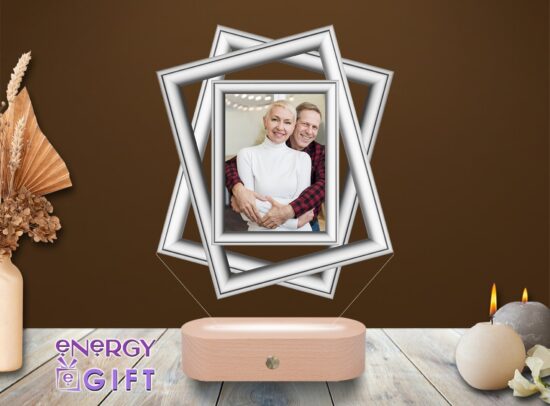 Lampă LED cu ramă foto personalizată, poză gravată și bază din lemn natural
