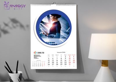 calendar de perete personalizat elegant EnergyGift, 12 file A3, cadou corporate